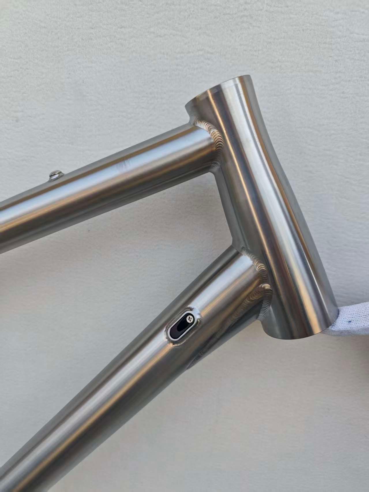 Lightweight & Durable 29er Titanium Hardtail Mountain Bike Frame - Image 2